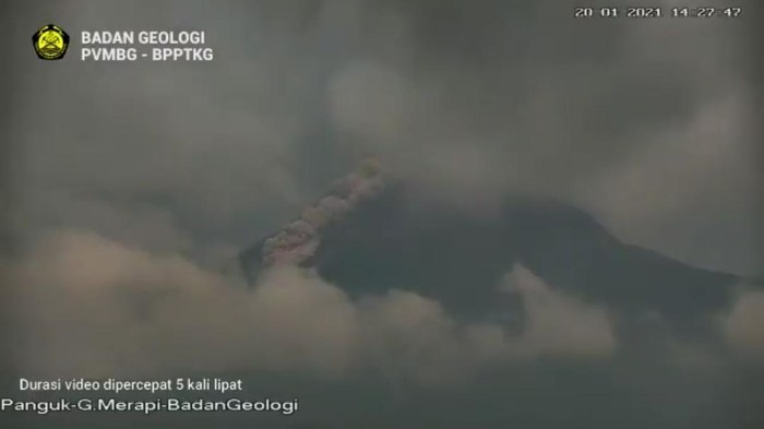 Luncuran awan panas guguran Gunung Merapi pukul 14.27 WIB sejauh 1,5 kilometer ke arah barat daya, Rabu (20/1/2021).