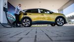 Melihat Foto-foto Pabrik Mobil Listrik Dunia