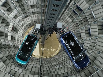 Melihat Foto-foto Pabrik Mobil Listrik Dunia