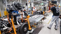 Mobil listrik akan semakin booming di Indonesia. Tahun 2021, diperkirakan ratusan ribu unit mobil listrik beredar di Indonesia sampai 2025 total potensi penggunaan kendaraan bermotor listrik oleh kementerian/lembaga, pemerintah daerah, BUMN dan swasta mencapai ribuan unit. Getty Images/Jens Schlueter  