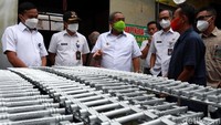 Hari ini Wakil Wali Kota Bandung Yana Mulyana sempat mengunjungi rumah terdampak COVID-19 tersebut.
