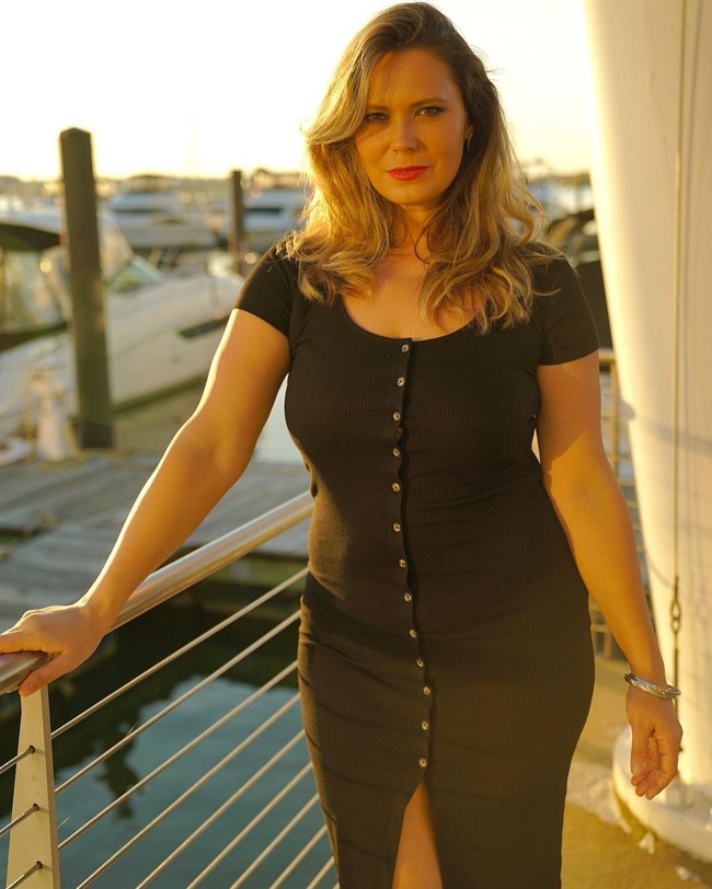 Wanita dengan segala bentuk tubuh mulai eksis di panggung peragaan. Katya Zharkova adalah model asal Belarusia yang mempromosikan keragaman bentuk tubuh dan model tidak perlu berukuran baju 0. Foto: Instagram @katyazharkova