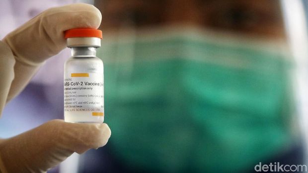 Vaksinasi COVID-19 terhadap tenaga medis di RSD Wisma Atlet Kemayoran mulai dilakukan. Vaksinasi kepada ribuan tenaga kesehatan itu dilakukan bertahap.