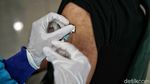Nakes di Wisma Atlet Mulai Divaksin COVID-19