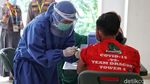 Nakes di Wisma Atlet Mulai Divaksin COVID-19