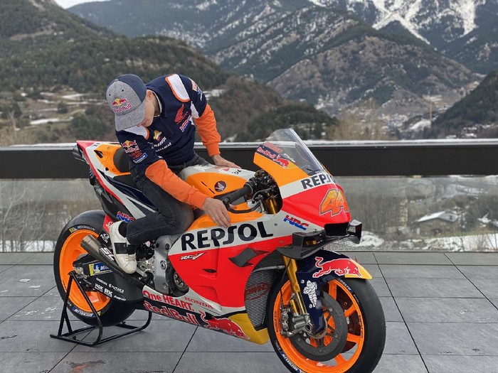 Pol Espargaro saat naik RC213V