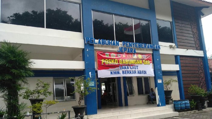 Posko pencarian nelayan hilang di Pelabuhan Jepara