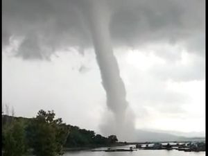 Mengenal Water Spout yang Terjadi di Gajah Mungkur Wonogiri