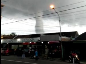 Puting Beliung Ternyata Fenomena Tahunan di Waduk Gajah Mungkur Wonogiri