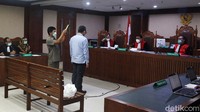 Saksi yang dihadirkan ada dua, yakni ahli hukum pidana dan ahli forensik digital. Namun, hari ini yang dihadirkan hanya ahli hukum pidana, yaitu Guru Besar Universitas Muhammadiyah Jakarta Fakultas Hukum, Chairul Huda.