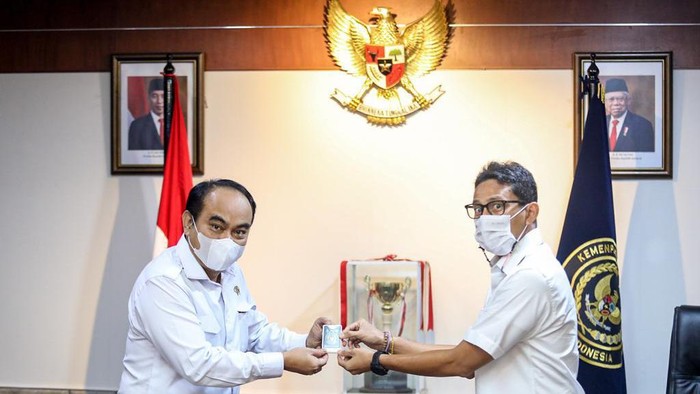 Menparekraf Sandiaga Uno bersama Wakil Menteri Desa, Pembangunan Daerah Tertinggal dan Transmigrasi, Budi Arie Setiadi (18/1).