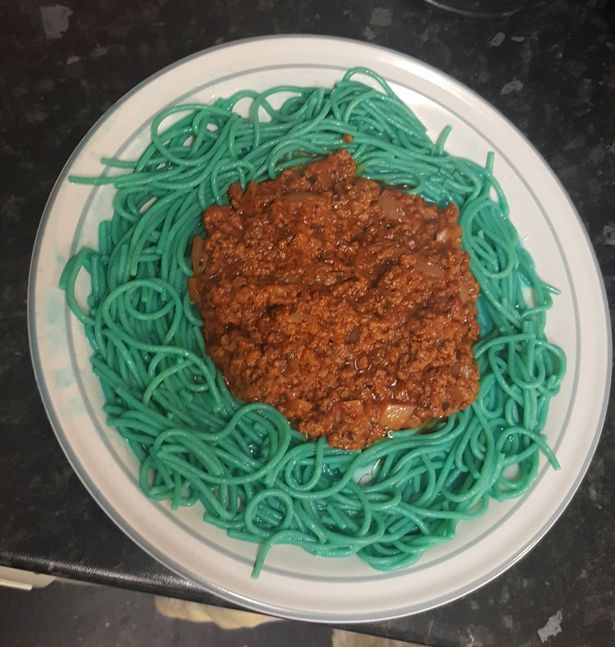 Spaghetti Bolognese Warna Biru Ini Disebut Netizen Menu Shrek