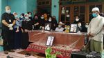 Suasana Haru Iringi Pemakaman Pilot Naim Air Korban Sriwijaya Air