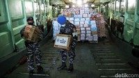 Bantuan dikirim melalui Dermaga Kolinlamil, Jakarta Utara.