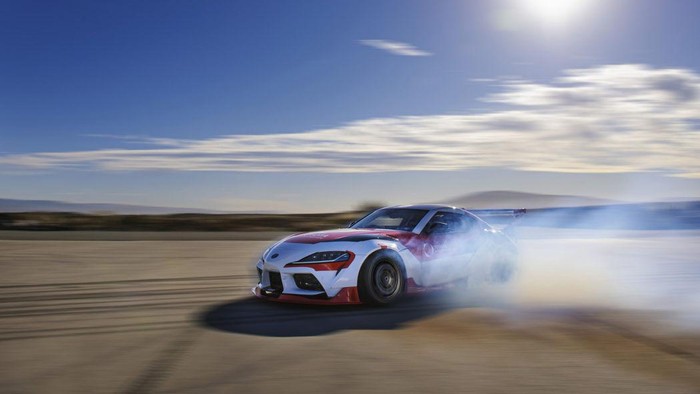 Toyota Supra Drift bisa melaju dengan teknologi autopilot.