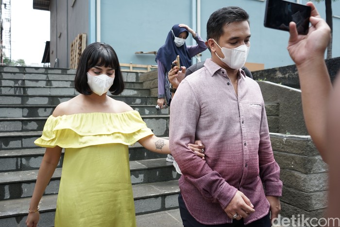 Vanessa Angel dan Bibi Ardiansyah Artis Vanessa Angel bersama suaminya Bibi Ardiansyah saat ditemui dikawasan Tendean, Jakarta, Rabu, (20/1).