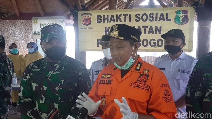 Wagub Jabar Uu Ruzhanul Ulum menduga ada kerusakan di hulu sungai yang menyebabkan banjir bandang Bogor