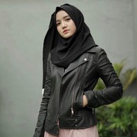 Wirda Mansur dikenal sebagai inspirasi anak muda. Dia sudah menjadi penghafal Al Quran di usia 14 tahun. Wirda juga menjabat sebagai direktur di usia 18 tahun, setelah berhasil mewujudkan impiannya memiliki label kosmetik WakeupMakeup. Foto: Instagram @wirda_mansur