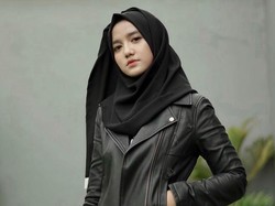 8 Gaya Monokrom Wirda Mansur, Hijabers yang Jadi Direktur di Usia 18