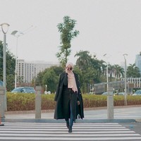 Semenjak saat itu, penampilan Wirda Mansur menjadi sorotan bagi muslimah milenial. Wirda kerap berinteraksi dengan followersnya di akun Instagram dan membagikan tips dan motivasi untuk anak muda di kanal Youtube-nya. Saat ini, Wirda mempunyai lebih dari 2,7 juta pengikut. Ia juga sudah merilis lima buku dari 2016 hingga 2020. Foto: Instagram @wirda_mansur