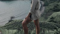 Wulan berpose di Pulau Padar. (wulanguritno/Instagram)
