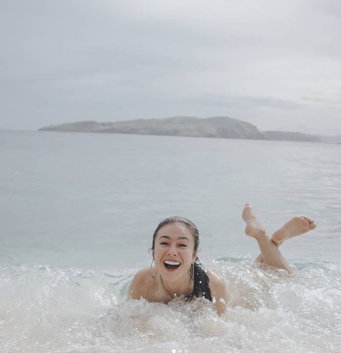 wulan guritno di labuan bajo wulan guritno di labuan bajo