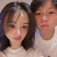 Dalam postingannya yang jadi viral, Zhang Heng mengaku jika ia ditinggalkan dengan dua anak tersebut di Amerika selagi Zheng Shuang berada di China. Sebuah rekaman percakapan antara kedua keluarga pun mengungkap jika pihak Zheng Shuang sempat ingin memberikan anak-anak itu untuk adopsi. Foto: Internet/Weibo