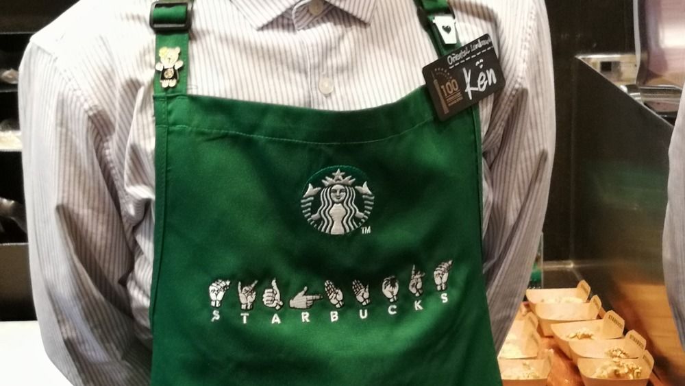 7 Aturan Aneh untuk Barista Starbucks, dari Warna Rambut hingga Pakaian
