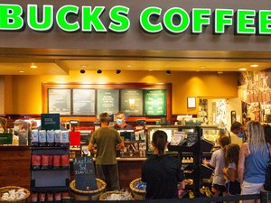 7 Aturan Aneh untuk Barista Starbucks, dari Warna Rambut hingga Pakaian