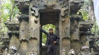 Untuk penghuni, kata Ki Joko Gondrong, setiap hutan merupakan tempat angker, tentu didiami oleh makhluk halus seperti genderuwo, jin dan setan tak terkecuali Taman Nasional Alas Purwo. Kebanyakan, adalah sejenis makhluk halus pengikut Nyi Roro Kidul. 