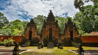 Menurut ahli spiritual dari Banyuwangi, Ki Joko Gondrong mengatakan, wisatawan yang datang ke Alas Purwo hendaknya berhati-hati. Sebab Alas Purwo dipercaya sebagai tempat pertama dihuni oleh manusia yakni Situs Kawitan. 