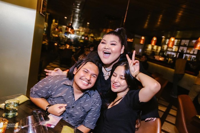 Aleta Molly Tajir Melintir! Ini Gaya Aleta Molly saat Nongkrong di Kafe Mewah