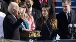 Alkitab Ratusan Tahun Saksi Karir Politik Joe Biden