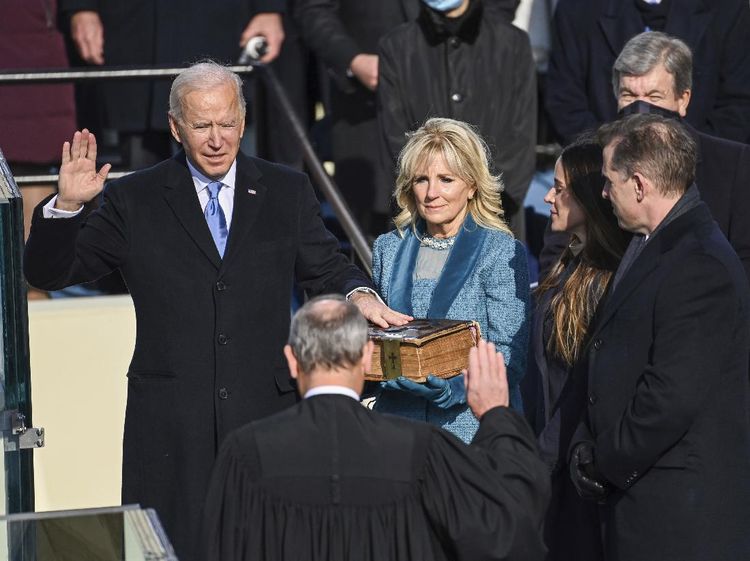 Alkitab Ratusan Tahun Saksi Karir Politik Joe Biden