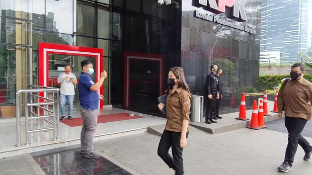 Wamenparekraf Angela Tanoesoedibyo tiba di KPK.