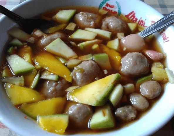 Bukan Sambal, Bakso Ini Dicampur Durian hingga Es Batu