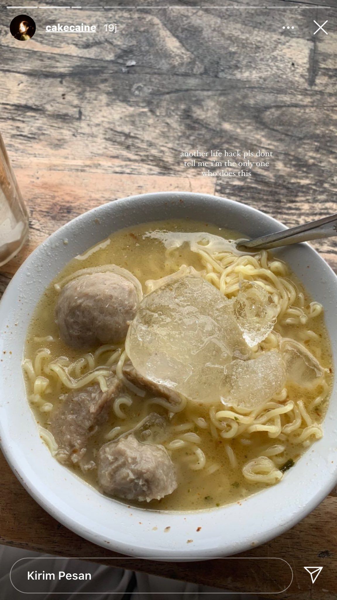 Bukan Sambal, Bakso Ini Dicampur Durian hingga Es Batu