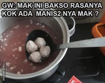 Bukan Sambal, Bakso Ini Dicampur Durian hingga Es Batu