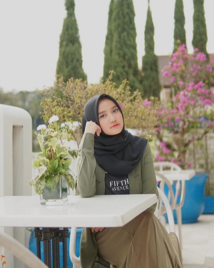 Cantiknya Wirda Mansur, Putri Yusuf Mansyur yang Hobi Ngopi Cantiknya Wirda Mansur, Putri Yusuf Mansyur yang Hobi Ngopi