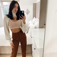 Selain itu, faktor kesehatan menjadi salah satu alasannya. Banyak penyakit yang timbul karena ukuran payudara yang terlalu besar. Aku punya masalah di leher yang kerap memicu sakit kepala. Bukan operasi yang murah, tapi itu sangat sepadan, katanya. (Foto: Instagram/@cleliatheodorou)