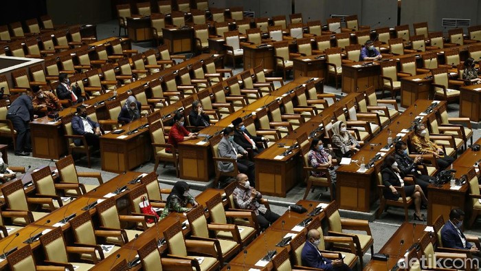DPR RI setuju Komjen Listyo Sigit Prabowo menjadi Kapolri menggantikan Jenderal Idham Azis. Persetujuan itu diambil dalam rapat paripurna DPR.