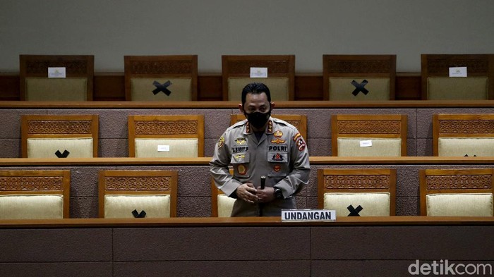 DPR RI setuju Komjen Listyo Sigit Prabowo menjadi Kapolri menggantikan Jenderal Idham Azis. Persetujuan itu diambil dalam rapat paripurna DPR.