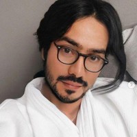 Ini potret Anya Geraldine kalau jadi cowok. Biasa selalu tampil feminim, kalau brewokan gini jadi beda banget ya? Foto: Instagram/@anyageraldine