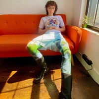 Tak heran memang mengingat ia merupakan mahasiswa Parsons School of Design di mana Ella mempelajari tekstil dan apparel. Dilansir Huffington Post, kini ia tengah mengerjakan tesis. Foto: Instagram @ellaemhoff