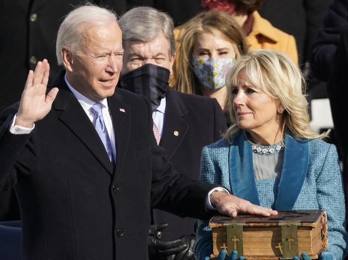 President-elect Joe Biden and his wife Jill Biden arrive at the East Front of the U.S. Capitol ahead of Biden’s inauguration, Wednesday, Jan. 20, 2021, at the U.S. Capitol in Washington. ((Jim Lo Scalzo/Pool Photo via AP)