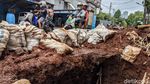 Hati-hati! Ada Galian Jalan Tanpa Rambu di Kemang