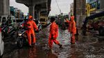 Duh, Jalan Boulevard Kelapa Gading Rusak Parah-Tergenang