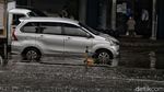Duh, Jalan Boulevard Kelapa Gading Rusak Parah-Tergenang