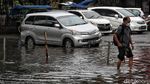 Duh, Jalan Boulevard Kelapa Gading Rusak Parah-Tergenang