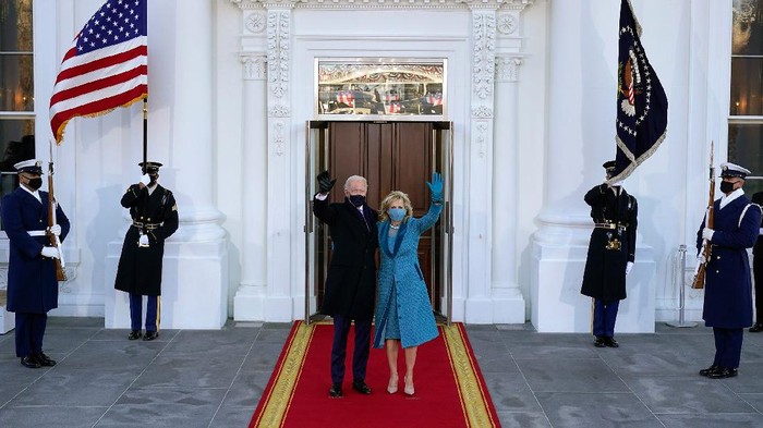 Joe Biden dan Istrinya, Jill Biden (AP/Alex Brandon)